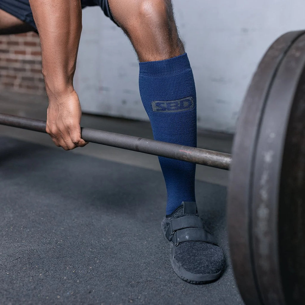 Chaussettes de deadlift SBD – édition Storm (Navy) – hautes, protègent les tibias au soulevé de terre