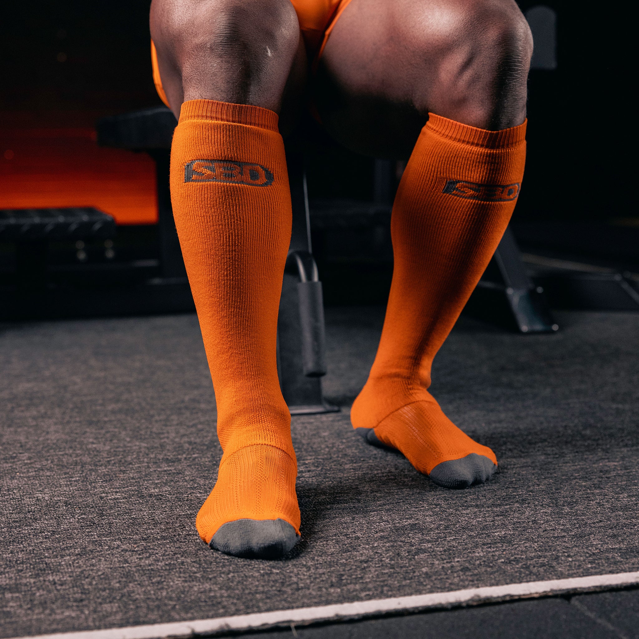Chaussettes de deadlift SBD – édition Forge (orange) – hautes, protègent les tibias au soulevé de terre