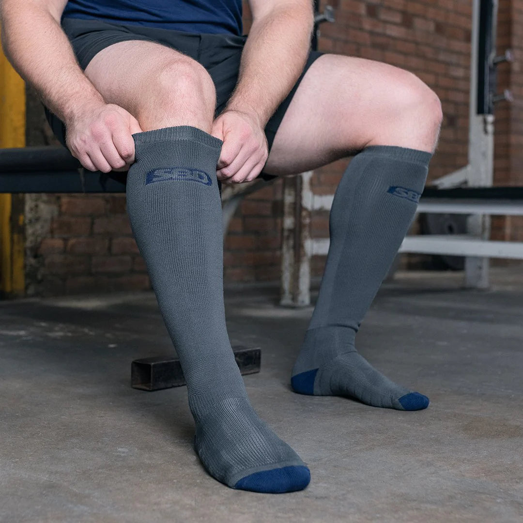 Chaussettes de deadlift SBD – édition Storm (Grey) – hautes, protègent les tibias au soulevé de terre