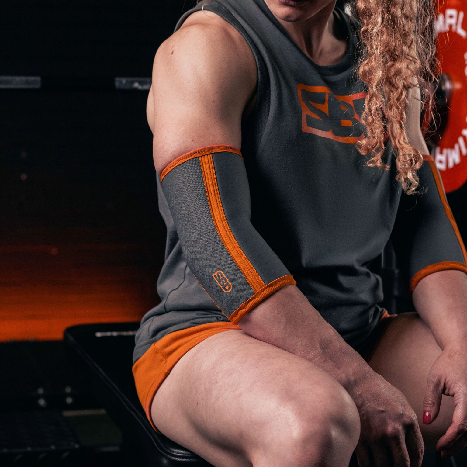 Coudières SBD pour la musculation et les sports de force – édition Forge (gris)