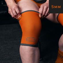 Genouillères 5mm SBD pour la musculation et les sports de force – édition Forge (orange)