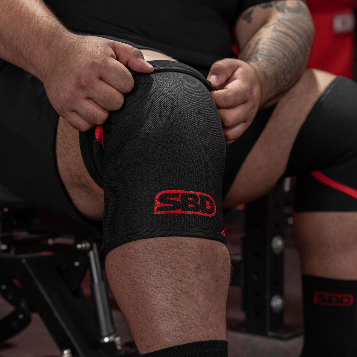 Genouillères 7mm+ SBD – collection Classique – maintien et compression pour le squat lourd