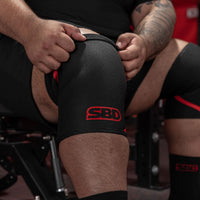 Genouillères 7mm+ SBD – collection Classique – maintien et compression pour le squat lourd